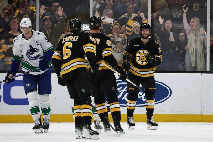 Zacha se trefil podruhé za sebou, ale Boston bral jen bod. Rittich u porážky na nájezdy Zacha se trefil podruhé za sebou, ale Boston bral jen bod. Rittich u porážky na nájezdy