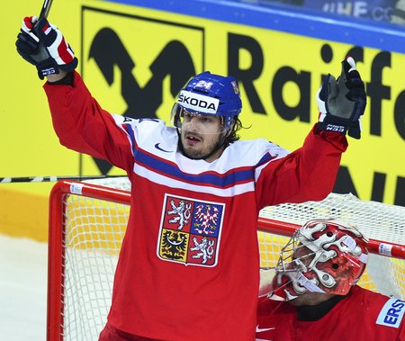 Martin Zaťovič slaví druhý gól českého týmu proti Rakousku