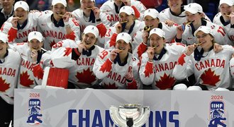 MS v hokeji žen: drama ve finále, slaví Kanada. Obhajovat bude v Česku