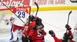 Kanadské hokejistky se radují z gólu proti Česku na MS 2024