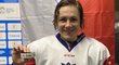 Karolína Erbanová s pukem za první gól v ženské hokejové reprezentaci