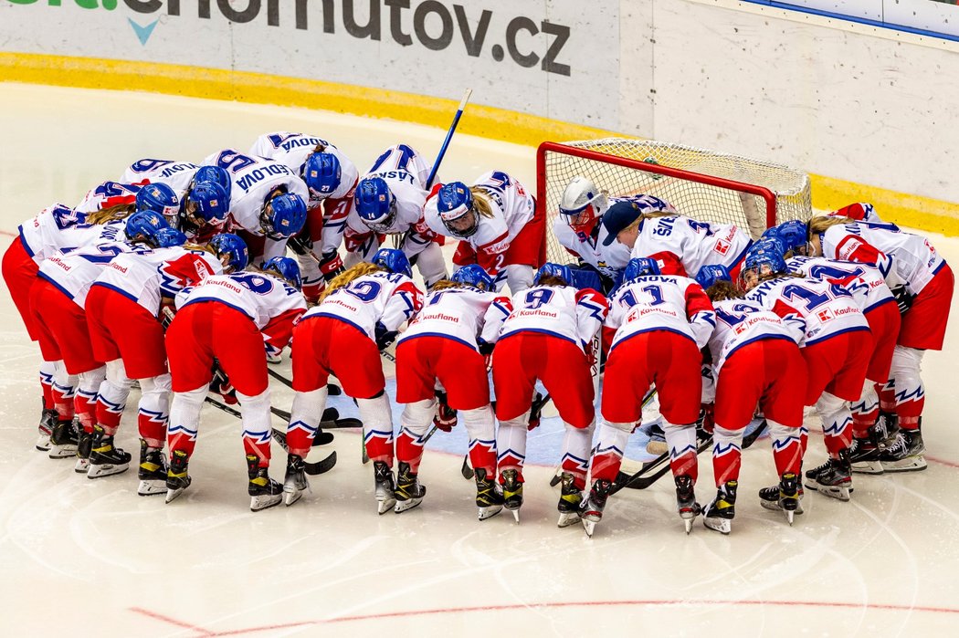 České hokejistky jsou dvě výhry od historického postupu na olympijské hry