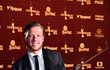 David Pastrňák s trofejí pro vítěze Zlaté hokejky, kterou ovládl podruhé v řadě David Pastrňák s trofejí pro vítěze Zlaté hokejky, kterou ovládl podruhé v řadě