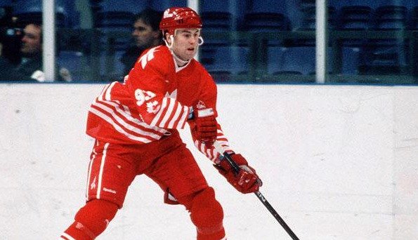 Petr Nedvěd reprezentoval Kanadu na ZOH 1994 v Lillehammeru a vyřadil i Česko