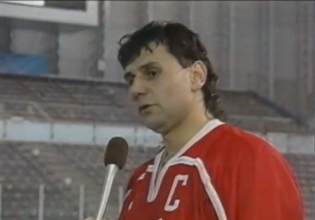 Vladimír Růžička v televizním interview po úvodním zápase českých hokejistů na ZOH 1998 v Naganu. Finsko v hale Aqua Wing porazili 3:0.