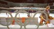 Roman Čechmánek opouští led haly Big Hat po tréninku českých hokejistů před semifinále olympiády v Naganu s Kanadou