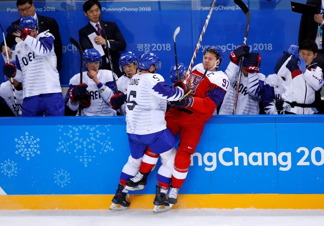 Martin Erat okusil u domácí střídačky důraz korejských hokejistů