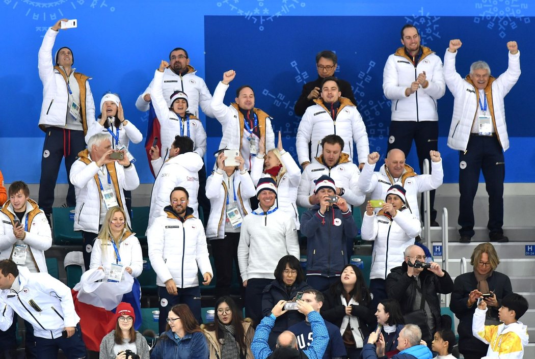 České hokejisty podporovali také ostatní sportovci včetně Martiny Sáblíkové