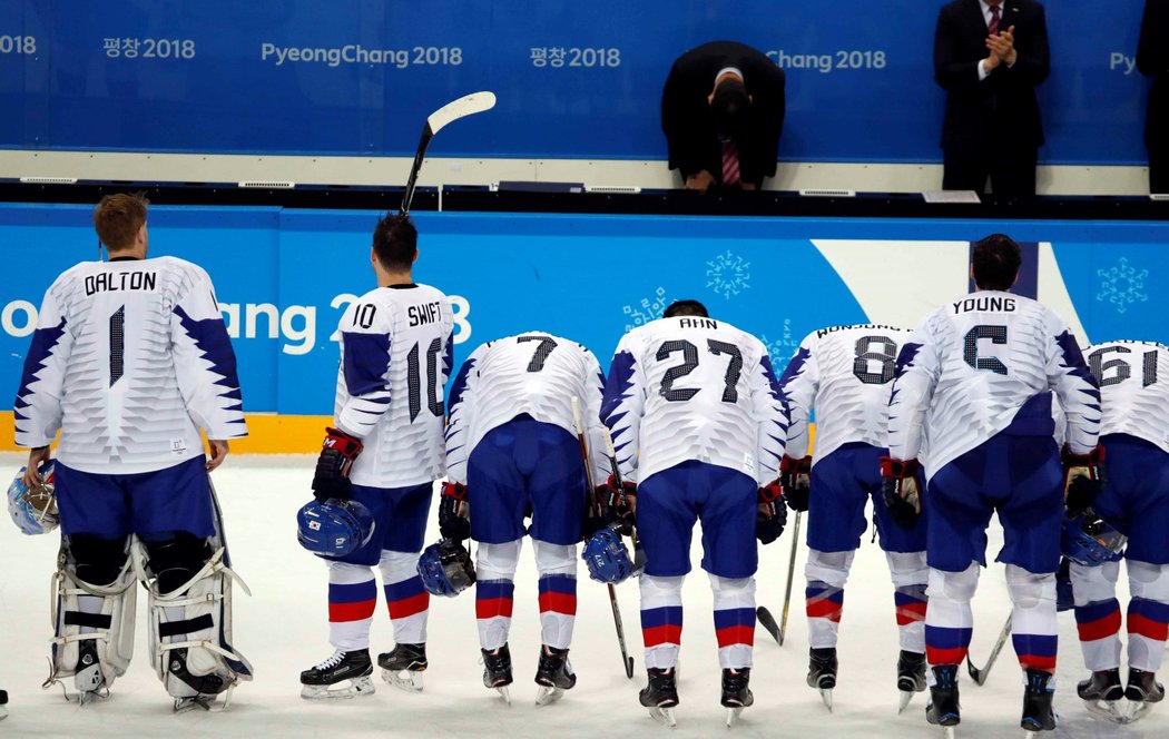 Domácí Jižní Korea se klanila trenérovi i fanouškům, turnaj však končí s hlavami nahoře