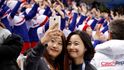 Fanynky ze Severní Koreje jsou zajímavou atrakcí i pro domácí příznivce