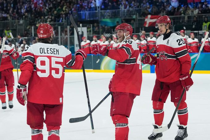 Loni šokovali Kanadu, teď chtějí zastavit Čechy. Můžeme porazit i je, věří Dán Olesen Loni šokovali Kanadu, teď chtějí zastavit Čechy. Můžeme porazit i je, věří Dán Olesen