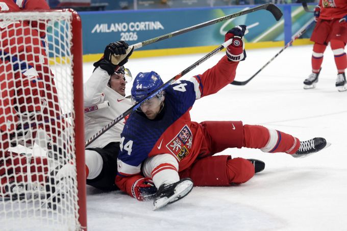 Co je s Ruttou? Vyřadil ho záludný krosček MacKinnona. Šimek: Snad bude moct pokračovat Co je s Ruttou? Vyřadil ho záludný krosček MacKinnona. Šimek: Snad bude moct pokračovat