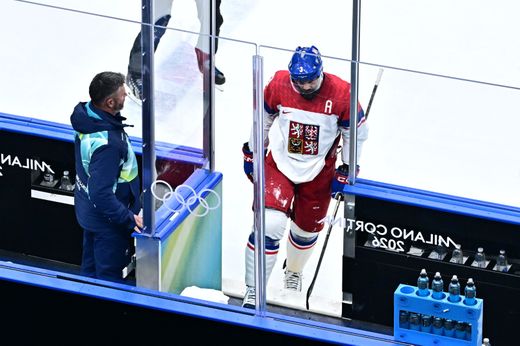 Radko Gudas před koncem druhé třetiny zamířil na trestnou lavici Radko Gudas před koncem druhé třetiny zamířil na trestnou lavici