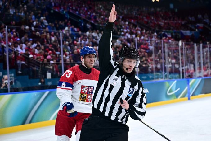 Víme, jak se v Miláně nasazují rozhodčí. I podle kondice. A proč Čechy pískal český sudí? Víme, jak se v Miláně nasazují rozhodčí. I podle kondice. A proč Čechy pískal český sudí?