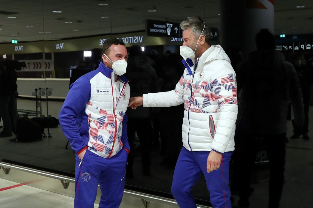 Trenér Filip Pešán a manažer národního týmu Petr Nedvěd