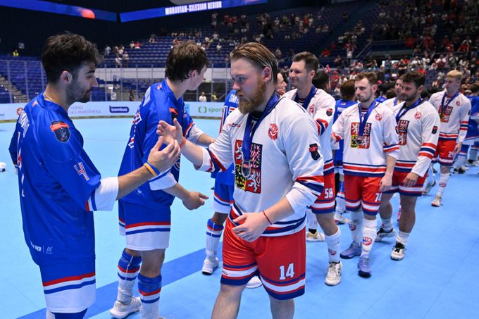 Další hořké stříbro. Zase v prodloužení? Nevím, co udělat jinak, hlesl Mokry. Lídr se loučí Další hořké stříbro. Zase v prodloužení? Nevím, co udělat jinak, hlesl Mokry. Lídr se loučí