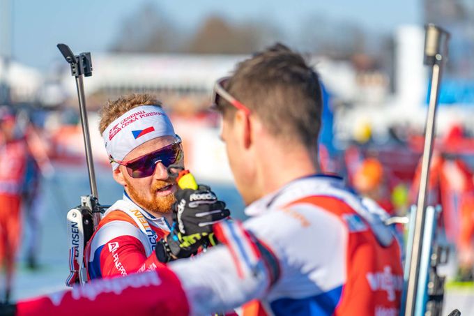 Biatlon ONLINE: Větrná loterie v mužské stíhačce! Spousta chyb, dva Češi v TOP 20 Biatlon ONLINE: Větrná loterie v mužské stíhačce! Spousta chyb, dva Češi v TOP 20