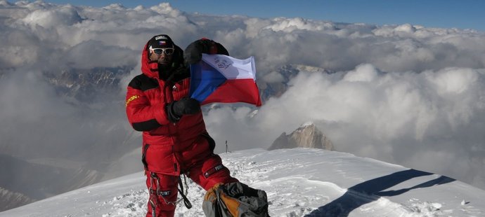 Horolezec Radek Jaroš zdolal druhou nejvyšší horu světa K2 a stal se teprve patnáctým člověkem, který vystoupil na všech 14 osmitisícovek světa bez použití kyslíkového přístroje