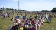 Hudební festival Glastonbury si nenechal ujít Wayne Rooney s manželkou, ale i tisíce dalších fanoušků. Ti během dne odpočívají a nabírají sílu na další porci muziky.