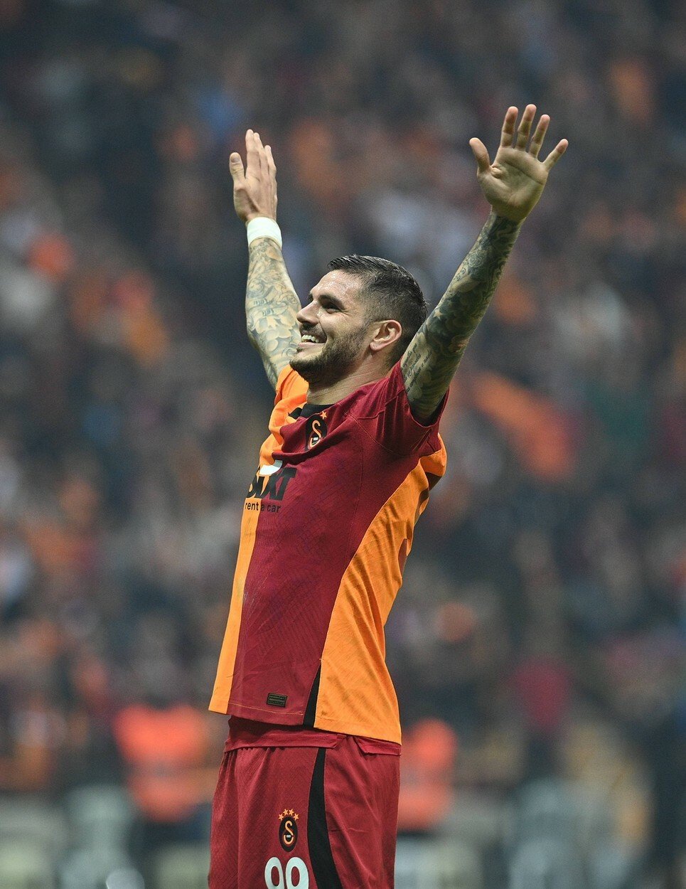 Útočník ve službách Galatasaraye Istanbul Mauro Icardi není šťastný s faktem, že je jeho bývalá žena na veřejnosti producíruje s rapperem L-Gantem