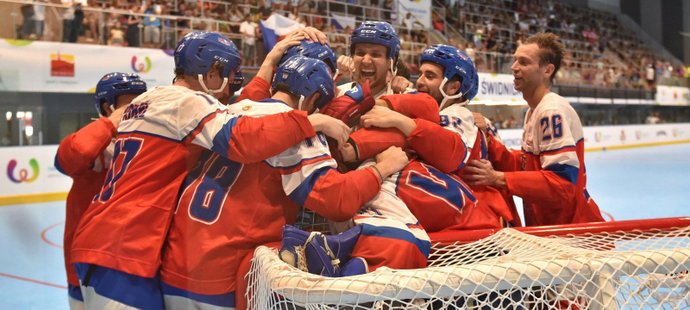 Čeští in-line hokejisté se radují z triumfu ve finále Světových her v Polsku