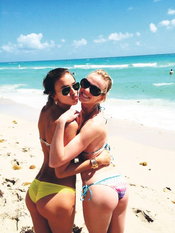 Vysmátá Irina si dovolenou na Floridě užívá po boku modelky Anne