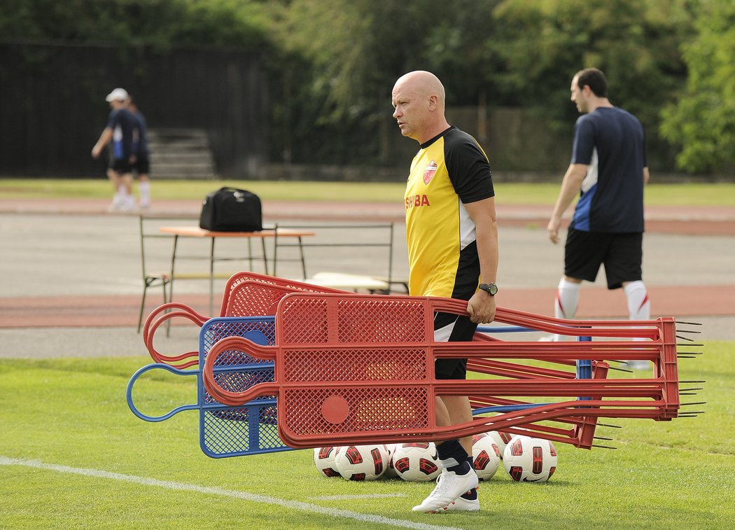 Ivan Hašek ještě jako trenér celku Al Ahlí během soustředění v Praze