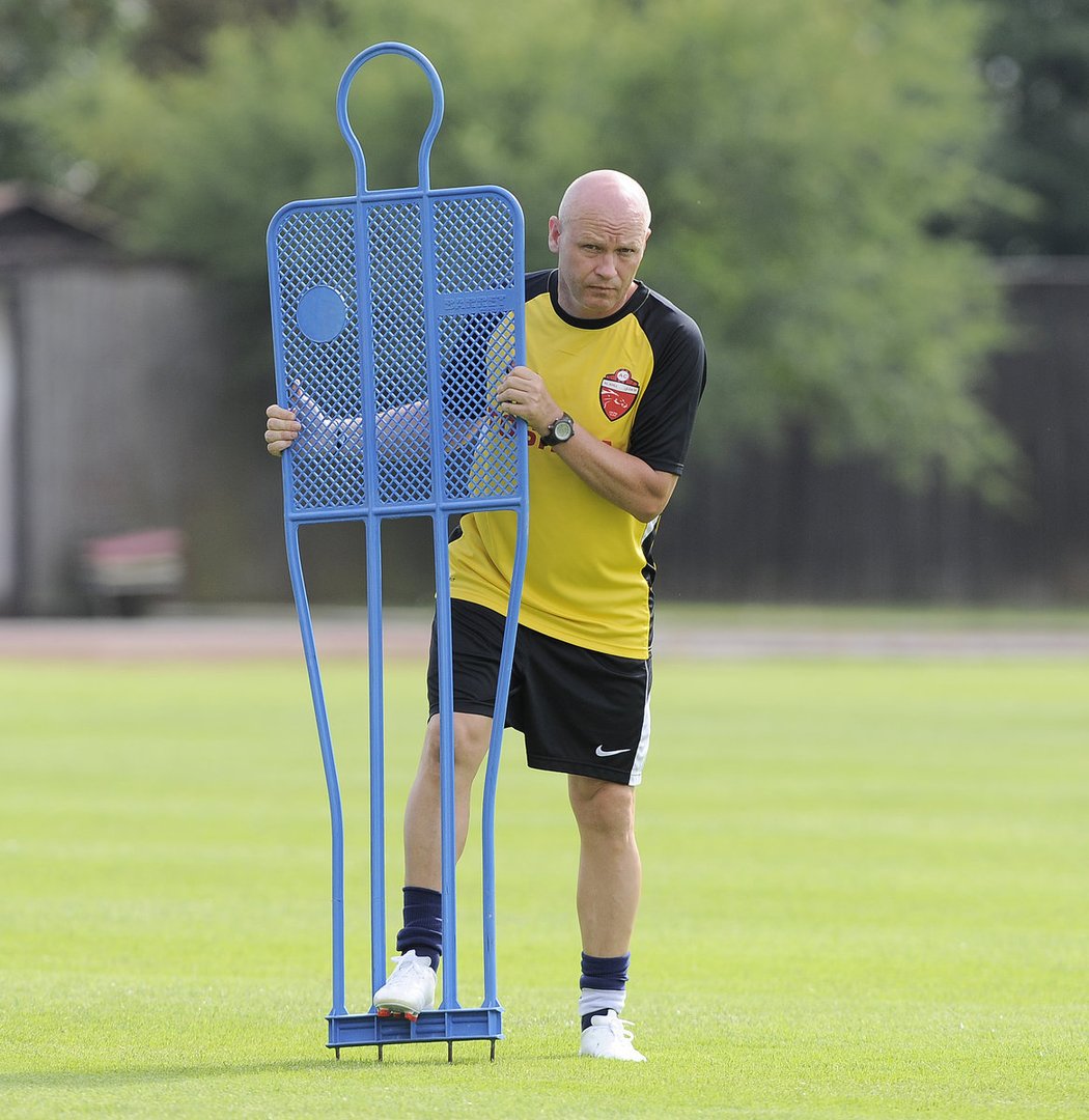 Ivan Hašek ještě jako trenér celku Al Ahlí během soustředění v Praze