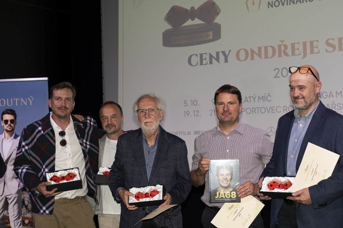 Ocenění pro knihu o Jágrovi i Stříbrnou cestu. Začátek v USA s chlebem a marmeládou Ocenění pro knihu o Jágrovi i Stříbrnou cestu. Začátek v USA s chlebem a marmeládou