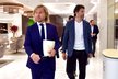 Pavel Nedvěd a Jaromír Jágr přicházejí na zasedání Národní rady pro sport