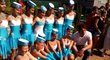 Jaromír Jágr v obležení mažoretek na zahájení Mistrovství světa tenisových týmů děvčat a chlapců do 14 let v Prostějově