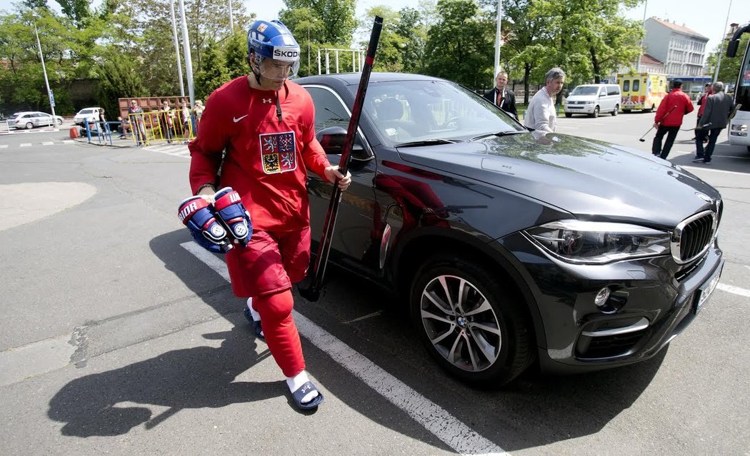 Jágr se na letošním MS vozil v luxusním BMW X4