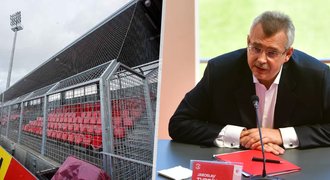 Tvrdík půjde do klece! Šéfa Slavie naštval sektor hostů v Pardubicích