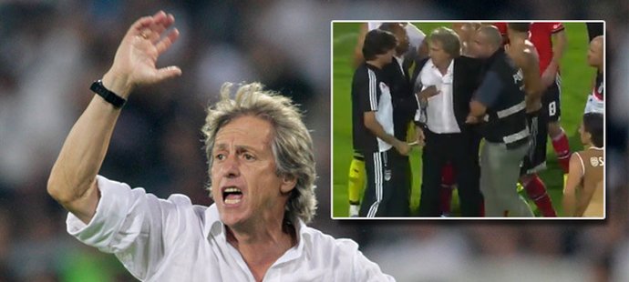 Trenér Benfiky Lisabon Jorge Jesus se po ligovém utkání  s Vitorií Guimaraes pral s policií a hrozí mu trest