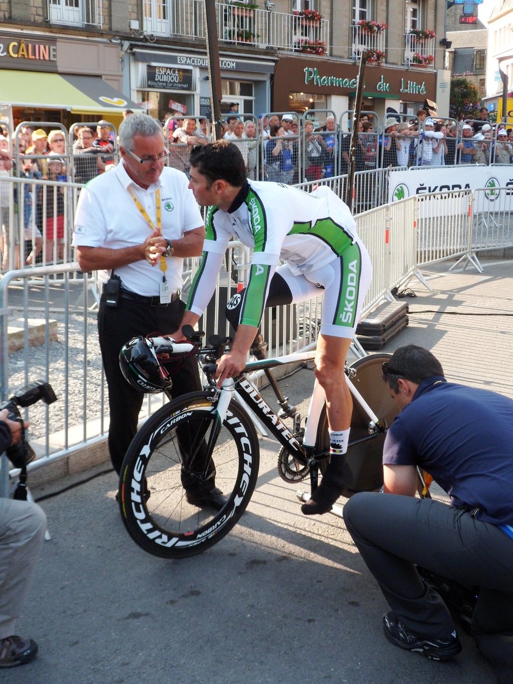 Český hendikepovaný cyklista Jiří Ježek na startu časovky Tour de France