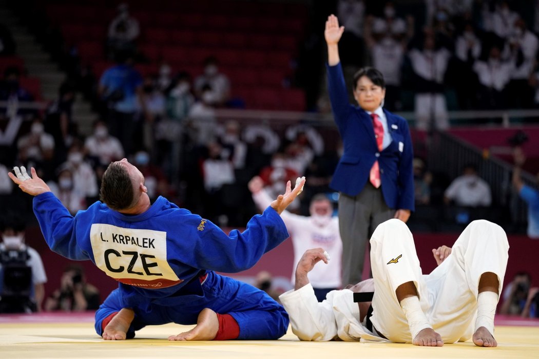 Lukáš Krpálek slaví zlatou medaili na olympiádě v Tokiu