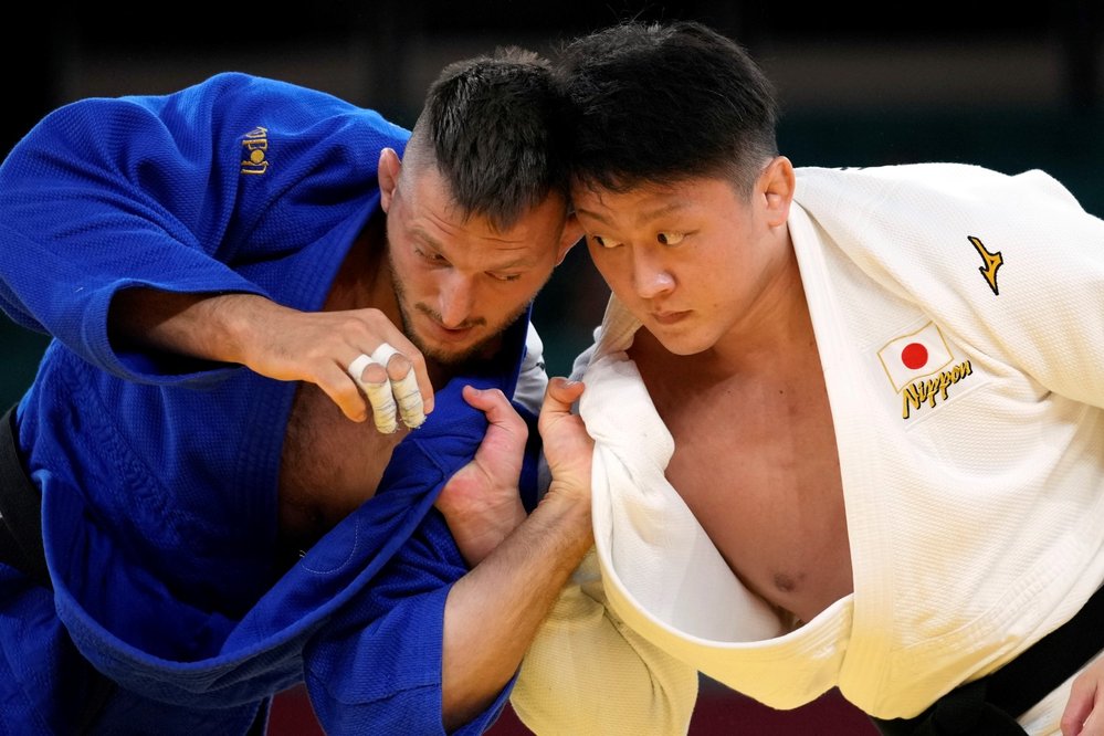Semifinálový boj Lukáše Krpálka s domácím Hisajošim Harasawou dospěl až do zlatého skóre