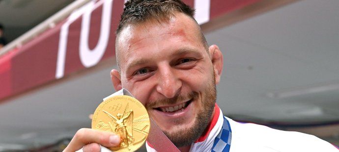 Lukáš Krpálek se zlatou olympijskou medailí z Tokia