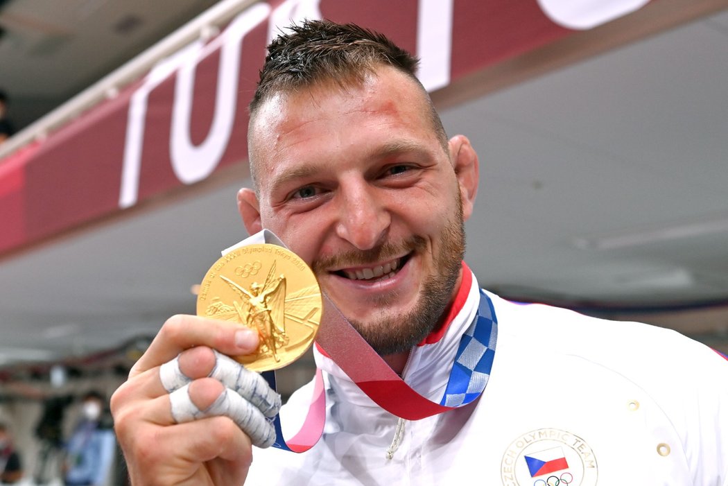 Lukáš Krpálek se zlatou olympijskou medailí z Tokia