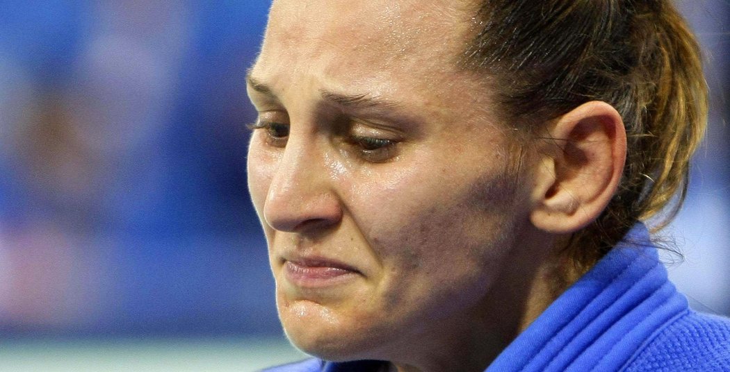 Claudia Heillová pláče po té, co na olympiádě v Pekingu prohrála souboj o třetí místo