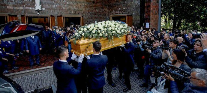 Pohřeb volejbalistky Julie Itumaové (†18) byl velice emotivní