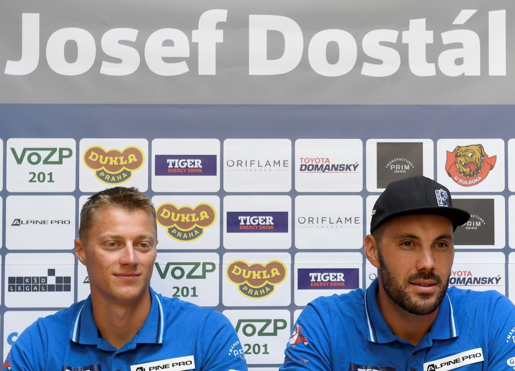 Rychlostní kajakáři Josef Dostál (vlevo) a Radek Šlouf