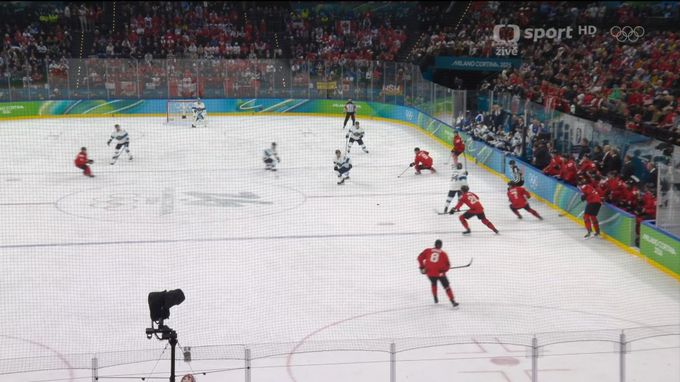 Kanaďanům se vrátil humor vůči Čechům. Sami poslali na hřiště dva hráče navíc... Kanaďanům se vrátil humor vůči Čechům. Sami poslali na hřiště dva hráče navíc...