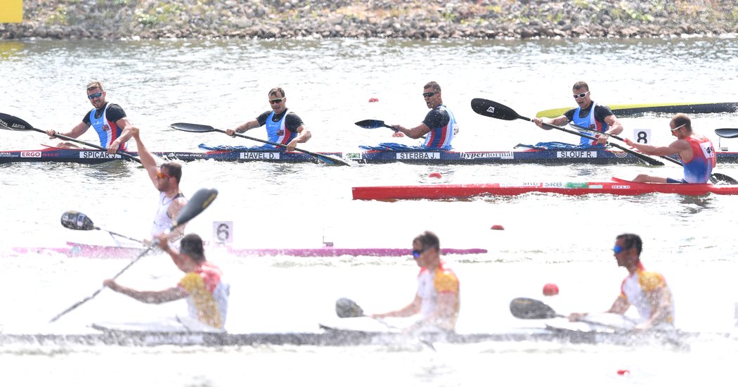 Český čtyřkajak (zleva) Jakub Špicar, Daniel Havel, Jan Štěrba a Radek Šlouf získal na MS v Račicích bronz