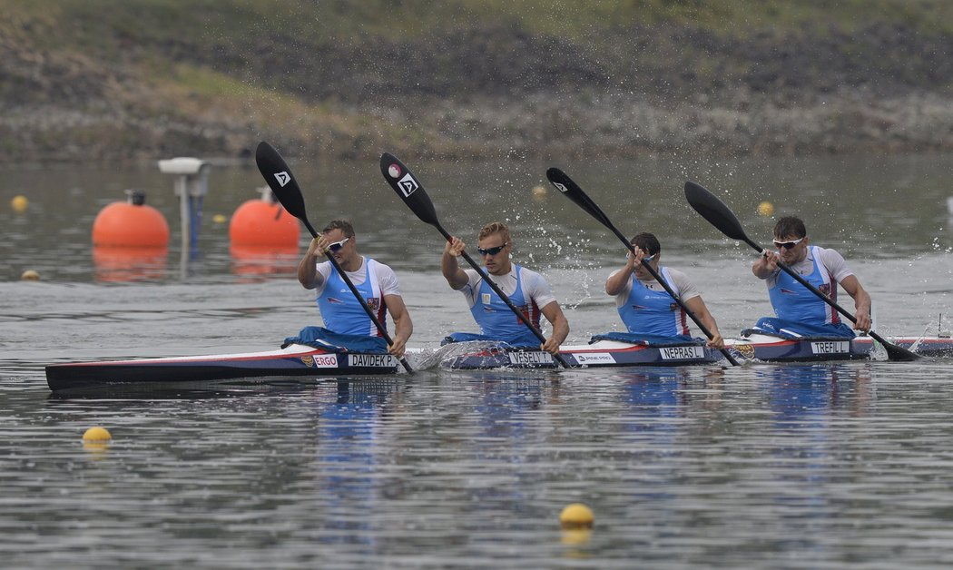 Čtyřkajak Pavel Davídek, Tomáš Veselý, Lukáš Nepraš a Lukáš Trefil v rozjížďce závodu na 1000 metrů