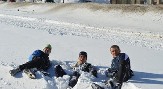 Sněhová bitva olympioniků: Synek versus kanoisté