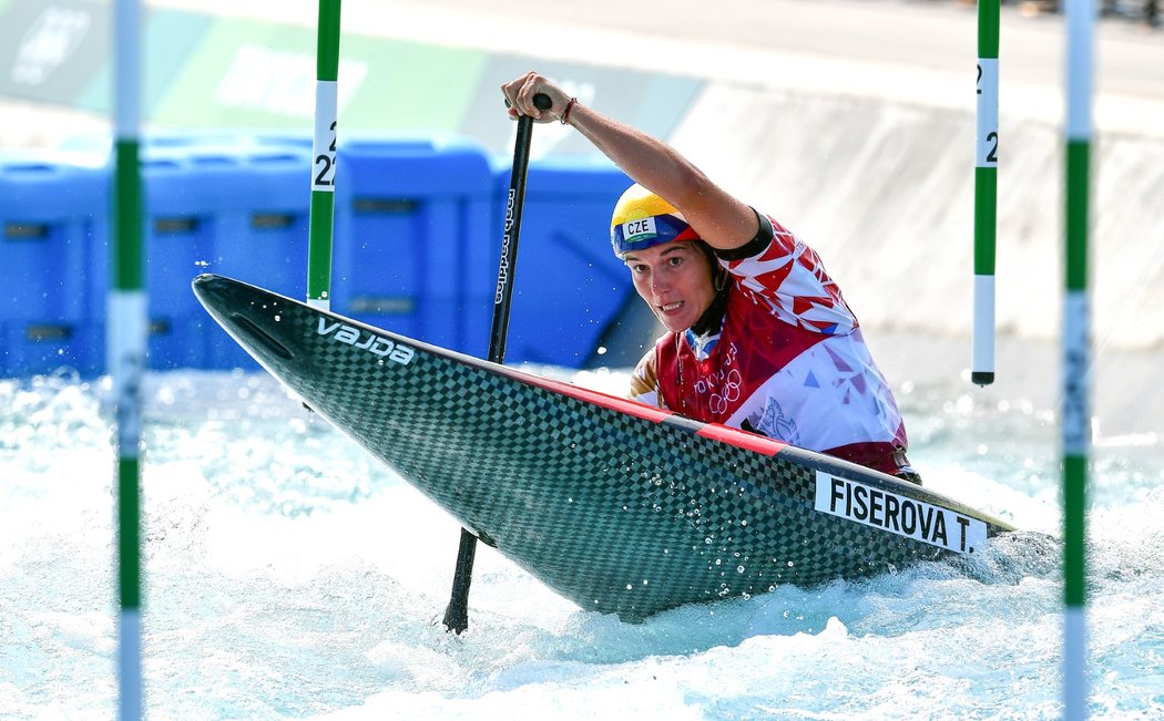 Česká  vodní slalomářka Tereza Fišerová v závodě na olympiádě v Tokiu