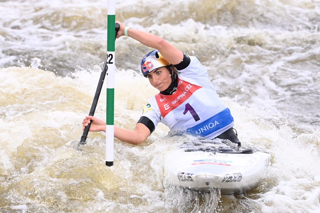 Australanka Jessica Foxová si na SP v Troji dojela pro druhé zlato i na kanoi