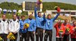 Daniel Havel, Pavel Davídek, Josef Dostál a Lukáš Trefil (v modrém) se radují na stupních vítězů z prvního místa na Světovém poháru rychlostních kanoistů v polské Poznani.