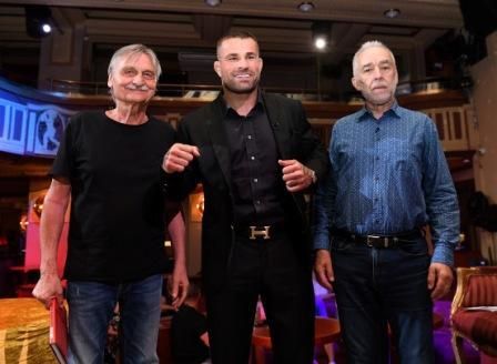 KARLOS SHOW: Vémola a slavné hlasy. Došlo na chybu v dabingu Rockyho KARLOS SHOW: Vémola a slavné hlasy. Došlo na chybu v dabingu Rockyho